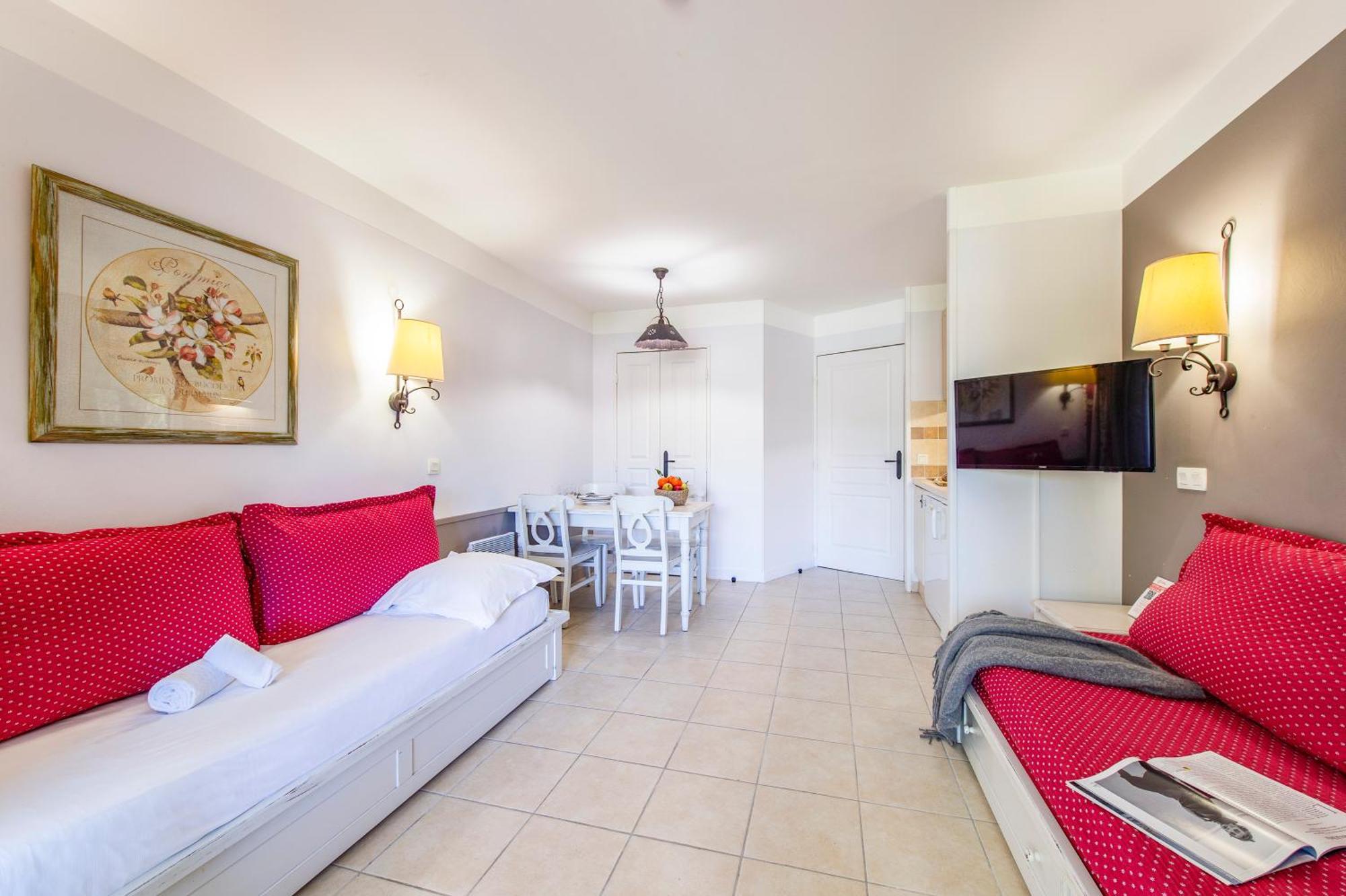 Village Pierre & Vacances Le Rouret Grospierres Εξωτερικό φωτογραφία